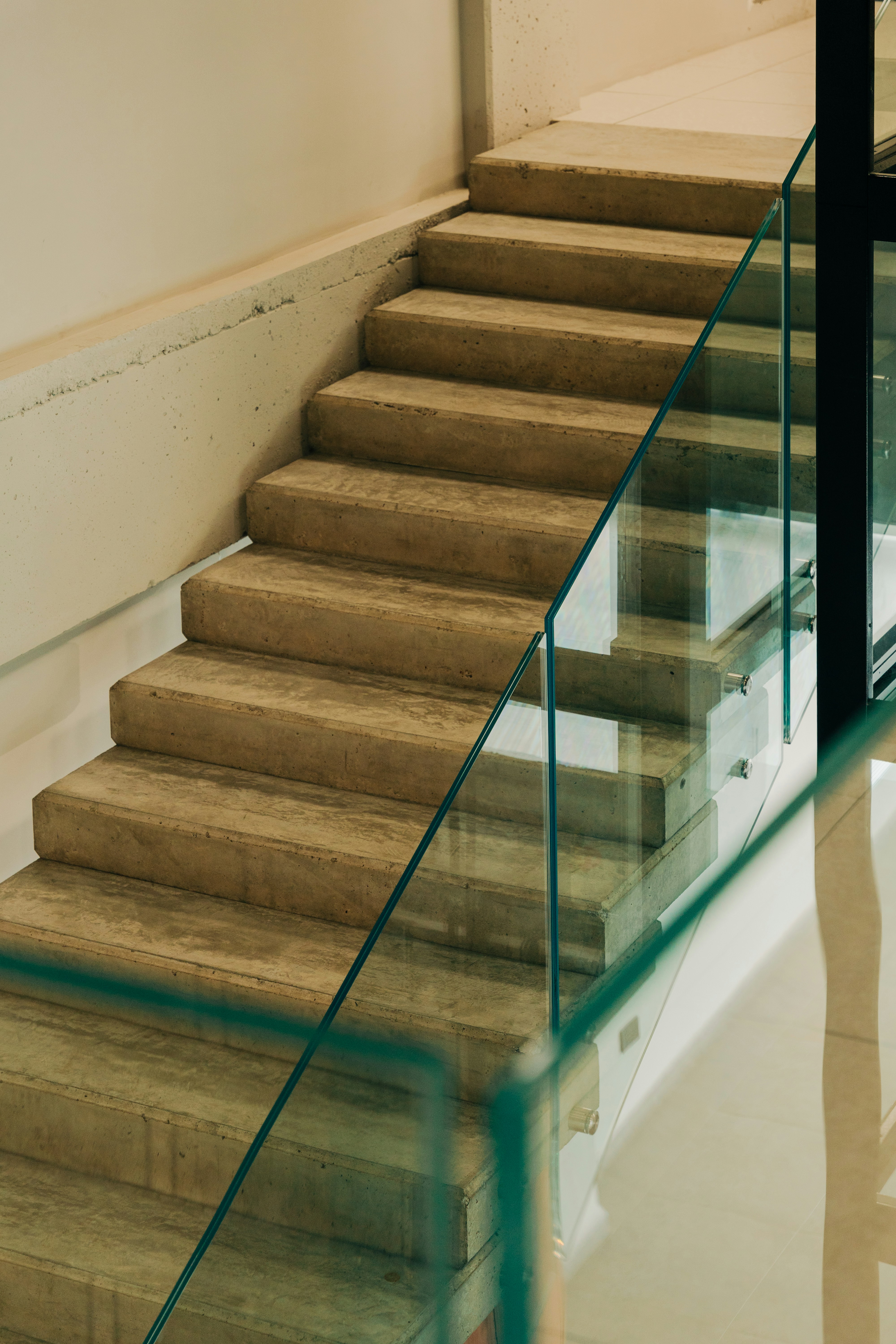 Escalier en chêne massif sur mesure — Menuiserie Bonhomme Nantes